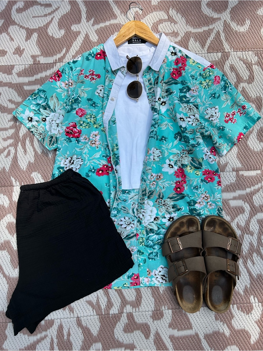 Hawaiian Floral Button Down Short Sleeve Collared Shirt Resortwear | Men’s L